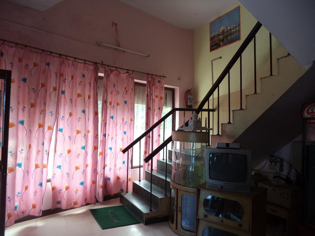 Hotel Viren Plaza Agra  Bagian luar foto
